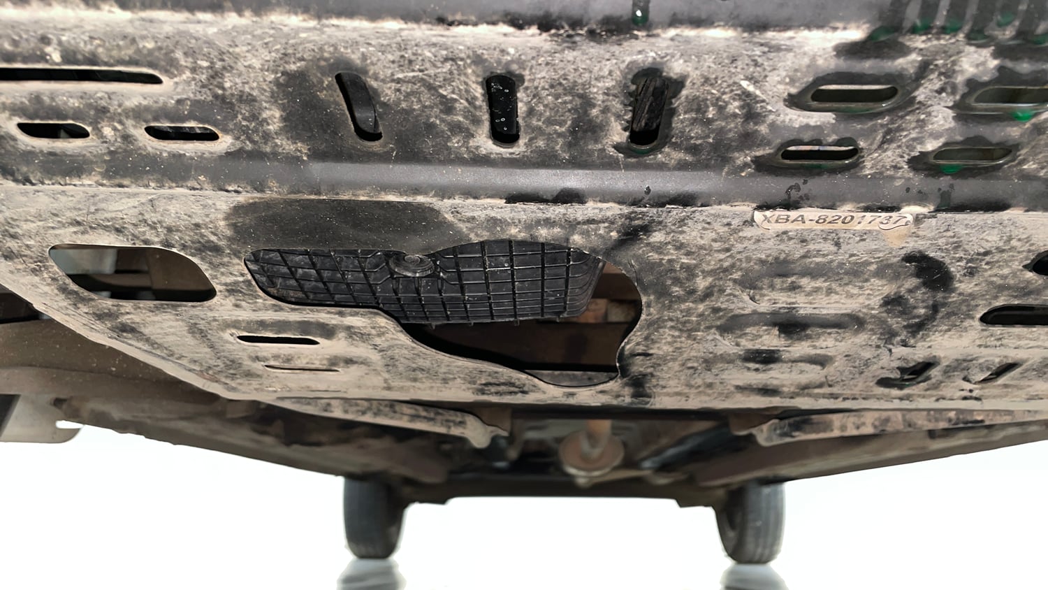 Used 2024 Renault Kwid RXT 1.0L AMT Petrol Automatic extra FRONT LEFT UNDERBODY VIEW