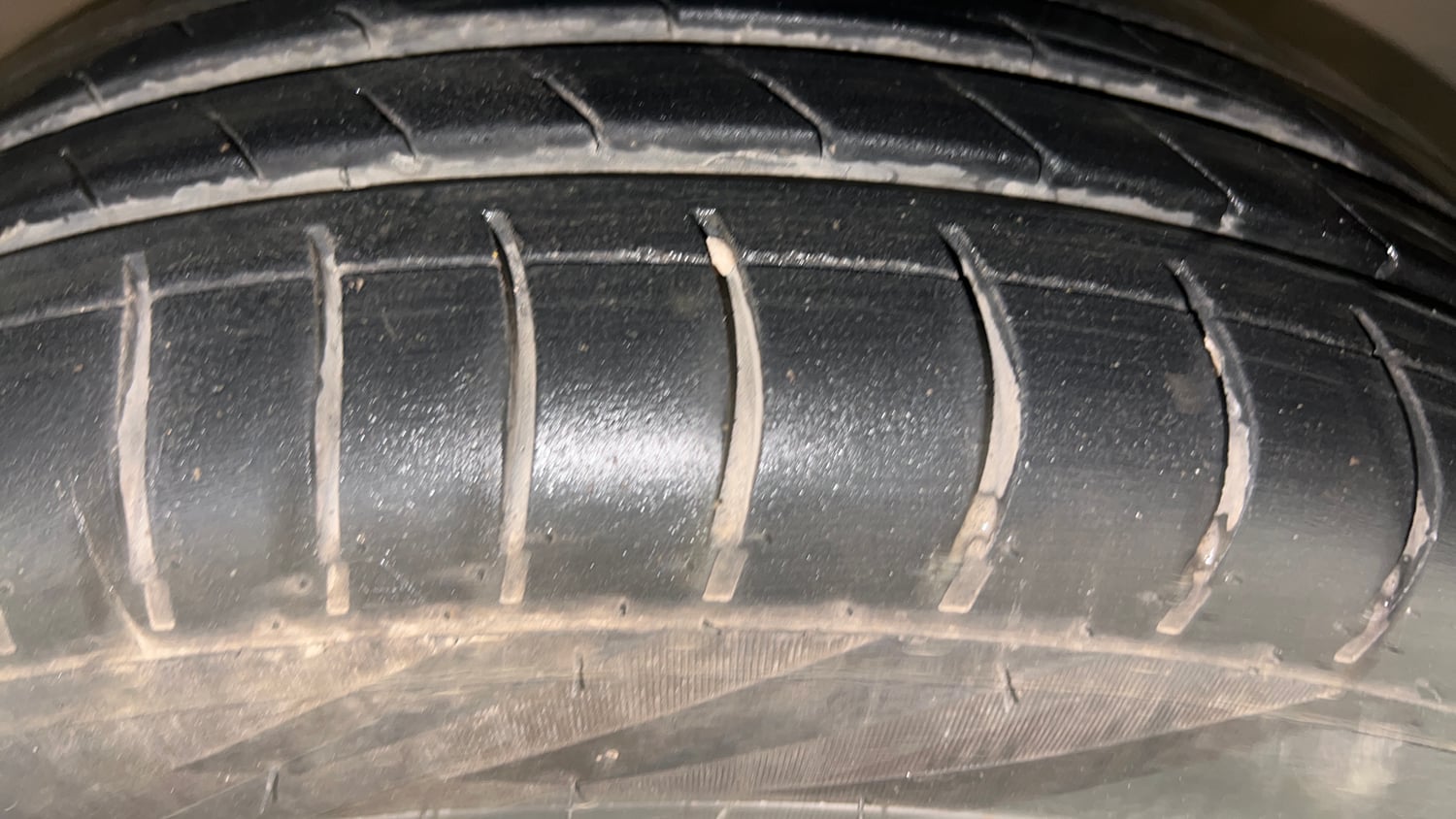 Used 2021 Renault Triber RXZ EASY-R AMT Petrol Automatic tyres RIGHT FRONT TYRE TREAD VIEW