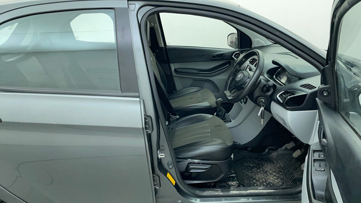 Used 2022 Tata Tiago XT Rhythm Petrol Manual interior RIGHT SIDE FRONT DOOR CABIN VIEW