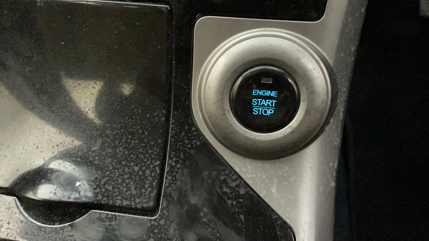 Used 2019 Mahindra XUV500 W7 Diesel Manual top_features Keyless start