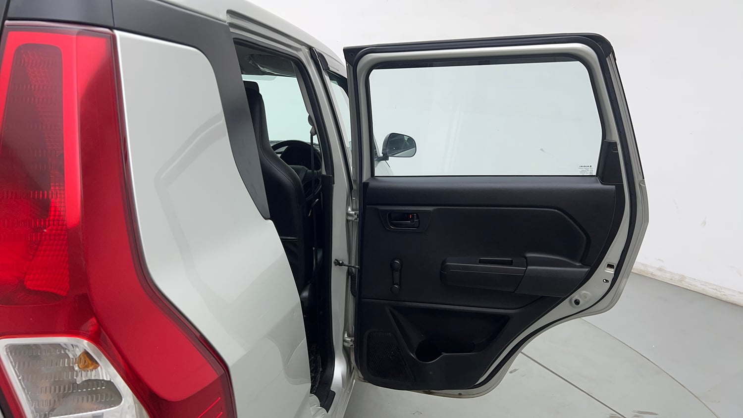 Used 2022 Maruti Suzuki Wagon R 1.0 LXi (O) 1.0 Petrol Manual interior RIGHT REAR DOOR OPEN VIEW