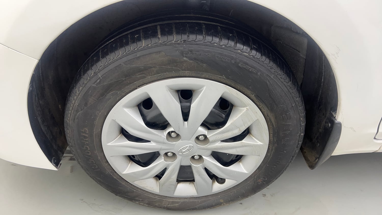 Used 2017 Hyundai Verna EX 1.6 VTVT Petrol Manual tyres LEFT FRONT TYRE RIM VIEW