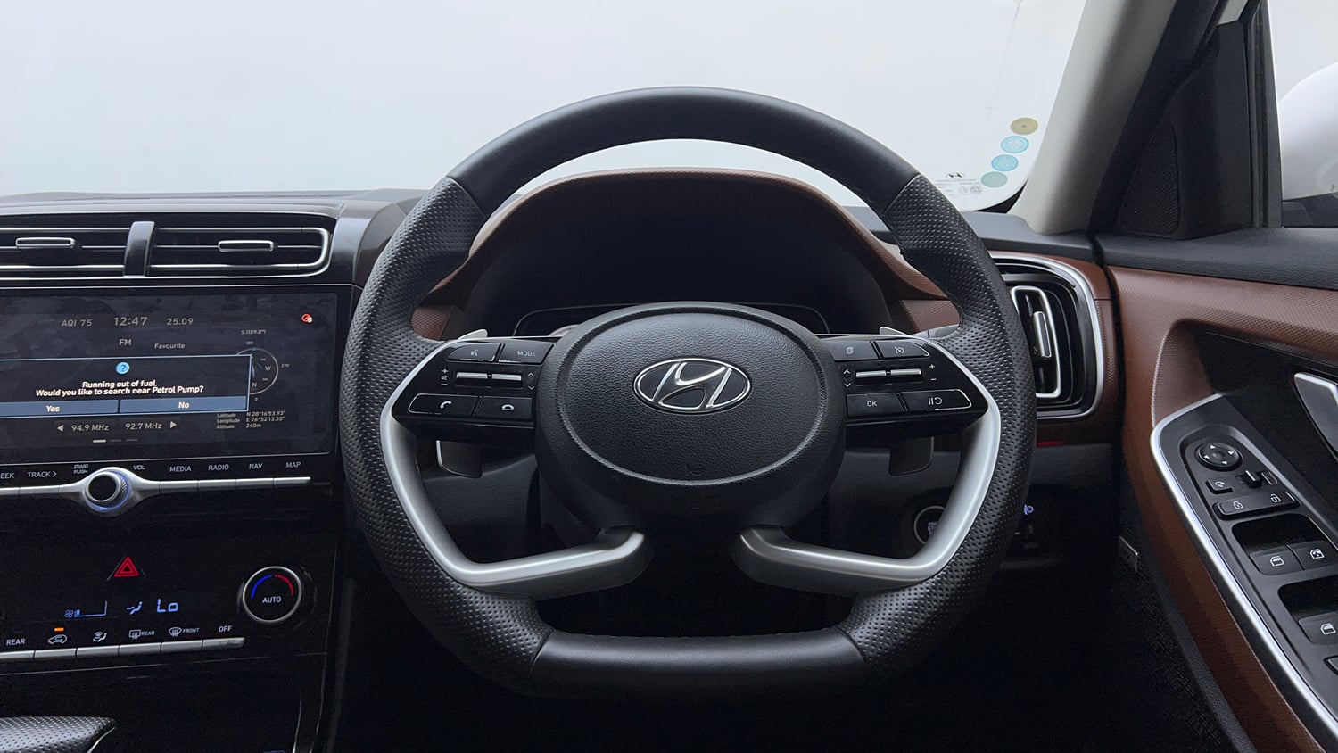 Used 2022 Hyundai Alcazar Platinum (O) 7 Seater 1.5 Diesel AT Diesel Automatic interior STEERING VIEW