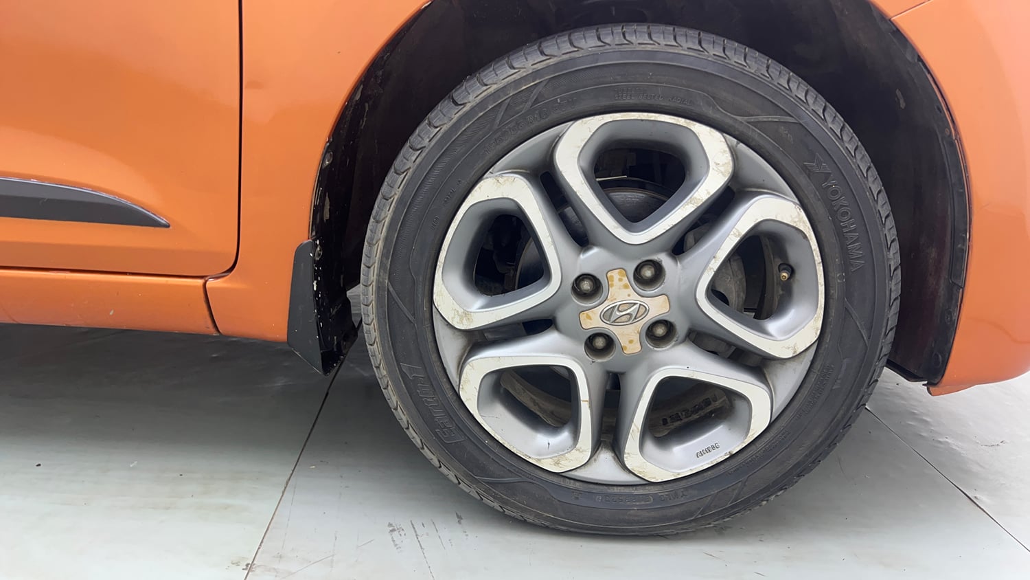 Used 2018 Hyundai Elite i20 Asta 1.4 (O) CRDi Diesel Manual tyres RIGHT FRONT TYRE RIM VIEW
