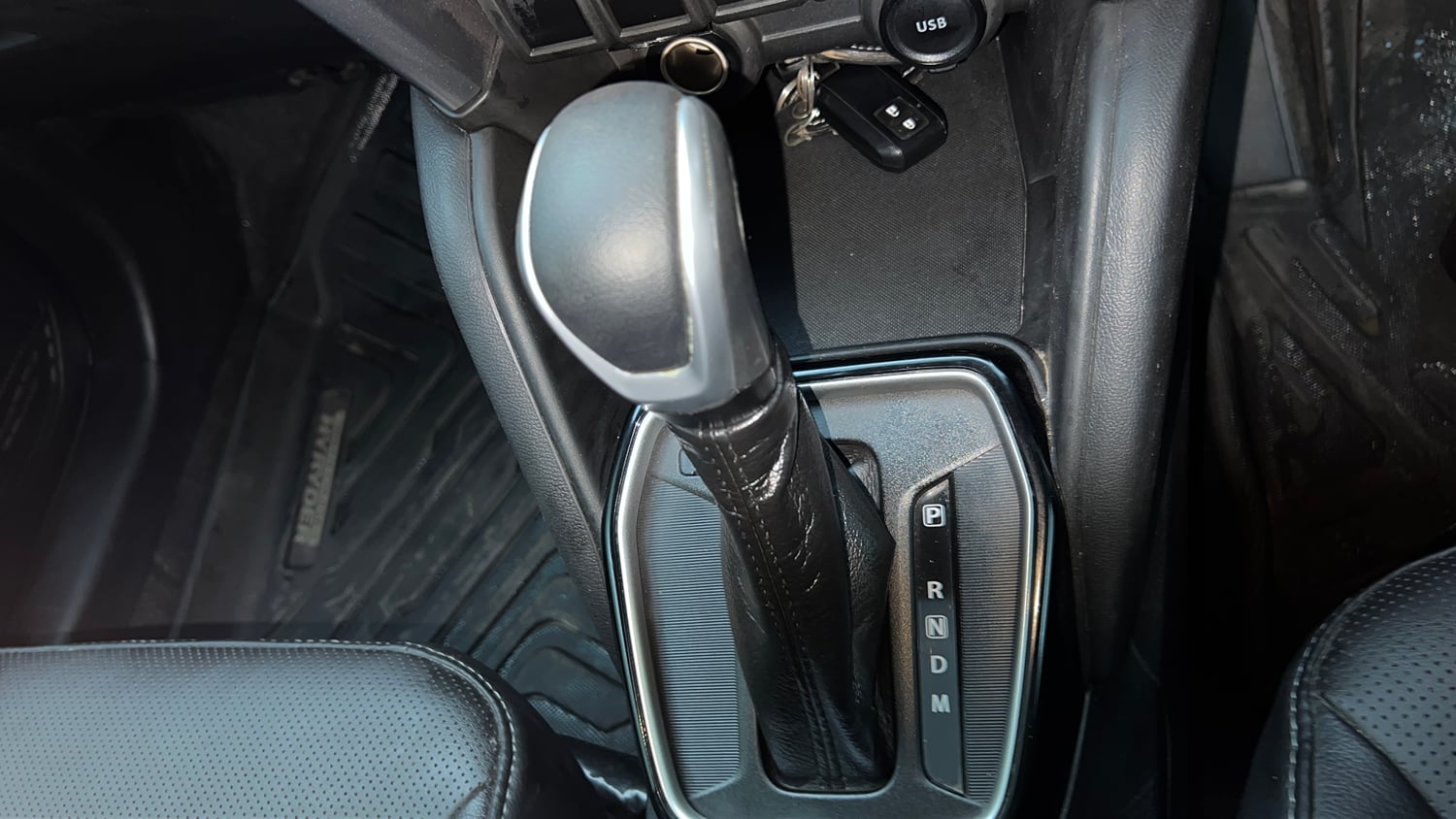 Used 2024 Toyota Urban Cruiser Hyryder V AT NeoDrive Petrol Automatic interior GEAR  KNOB VIEW
