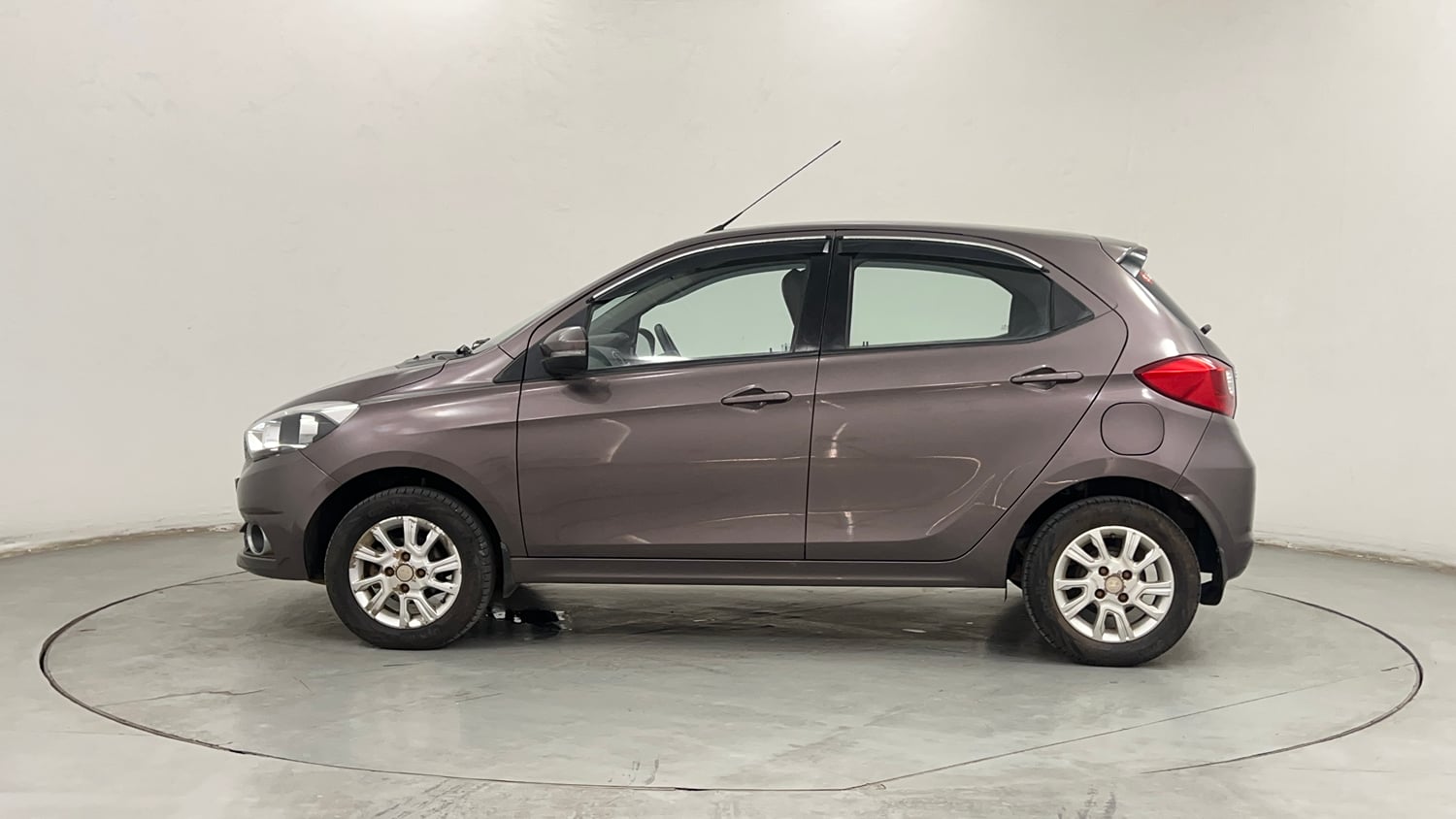 Used 2017 Tata Tiago Revotron XZ Petrol Manual exterior LEFT SIDE VIEW