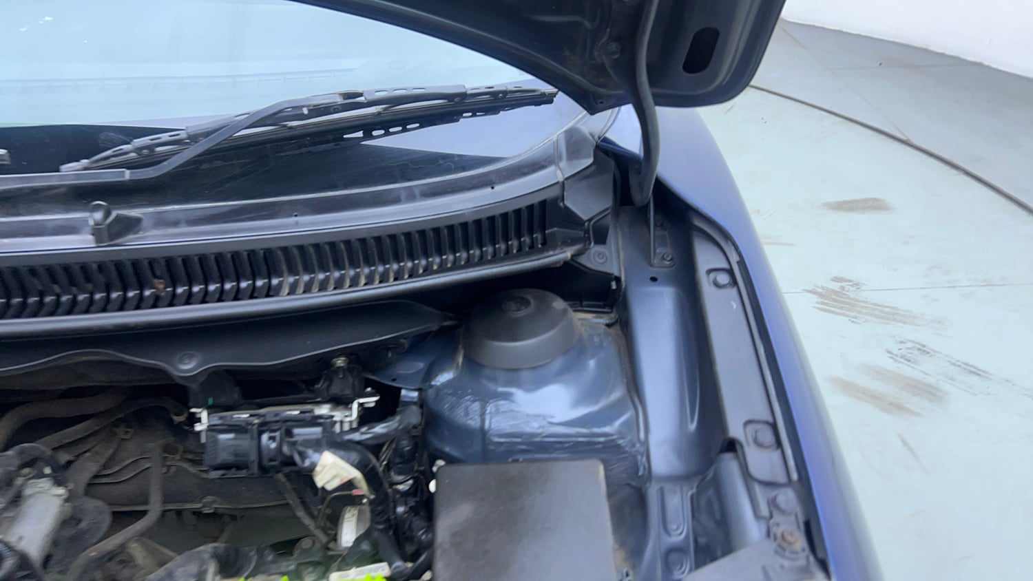 Used 2021 Maruti Suzuki Baleno Zeta Petrol Manual engine ENGINE LEFT SIDE HINGE & APRON VIEW