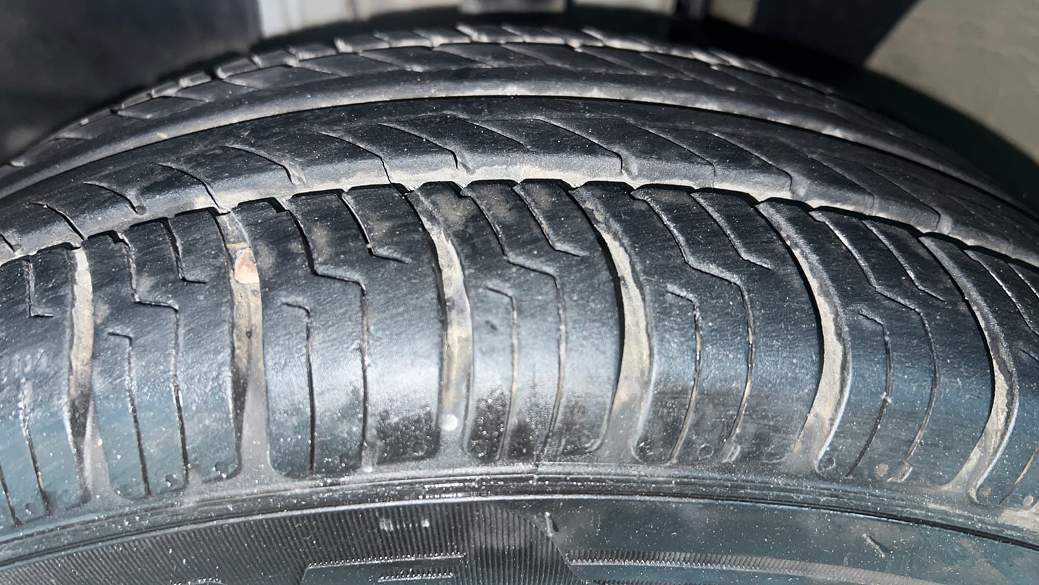 Used 2020 Renault Triber RXZ Petrol Manual tyres LEFT FRONT TYRE TREAD VIEW