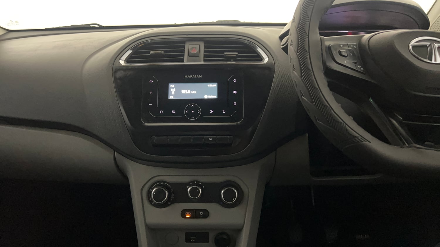 Used 2022 Tata Tiago XT CNG Cng Manual interior MUSIC SYSTEM & AC CONTROL VIEW