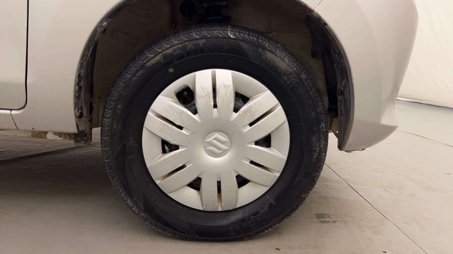 Used 2014 Maruti Suzuki Alto 800 Lxi Petrol Manual tyres RIGHT FRONT TYRE RIM VIEW
