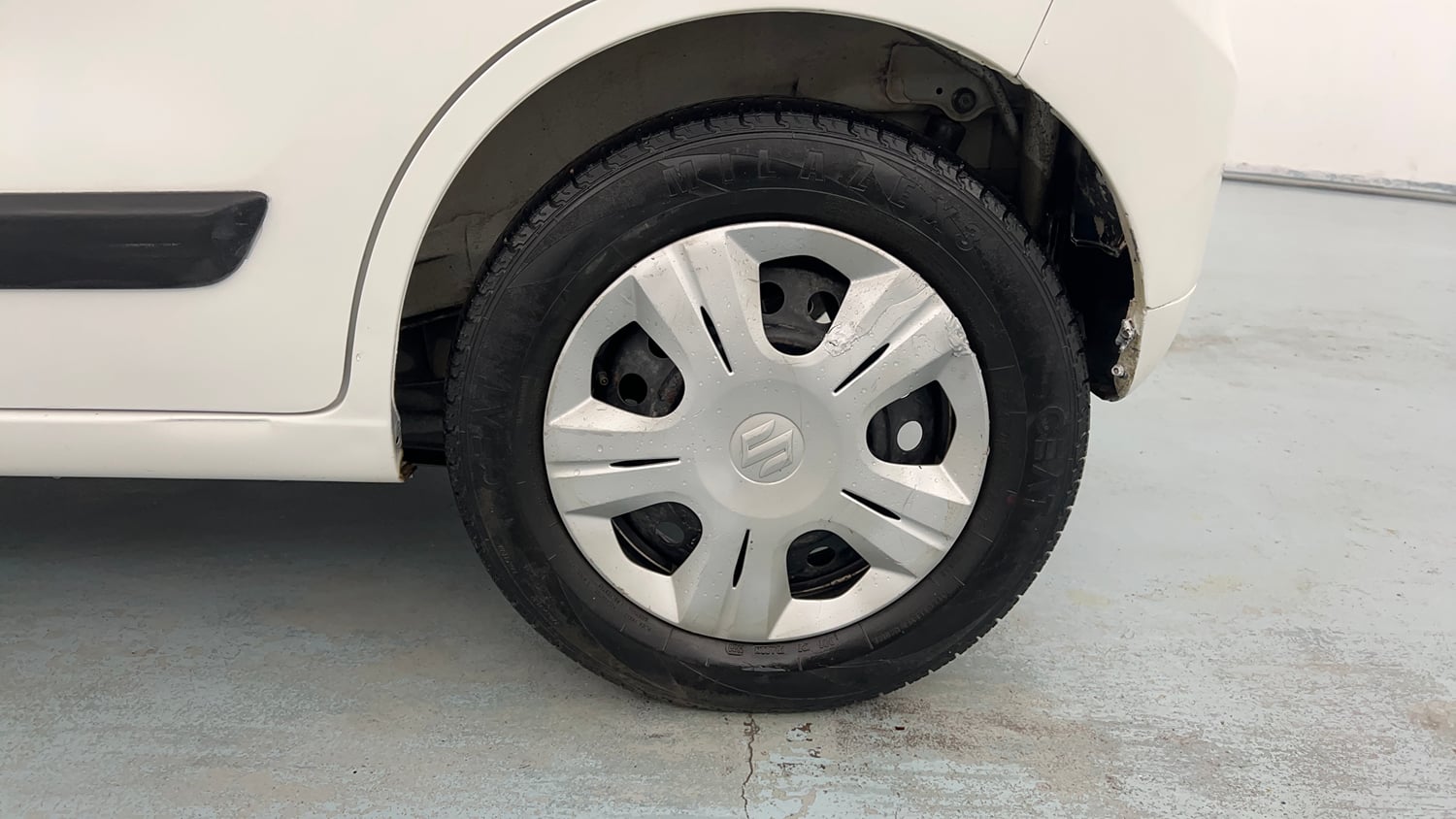 Used 2017 Maruti Suzuki Wagon R 1.0 VXI Petrol + CNG (Outside Fitted) Cng Manual tyres LEFT REAR TYRE RIM VIEW