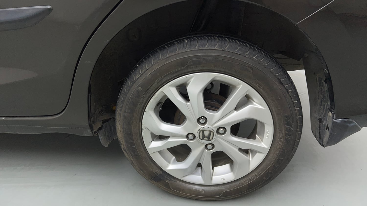 Used 2021 Honda Amaze 1.2 VX CVT Petrol Petrol Automatic tyres LEFT REAR TYRE RIM VIEW