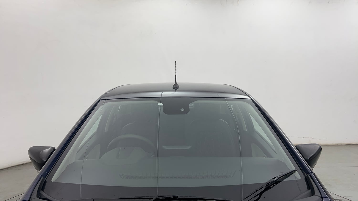 Used 2023 Tata Altroz XZ Petrol Petrol Manual exterior FRONT WINDSHIELD VIEW