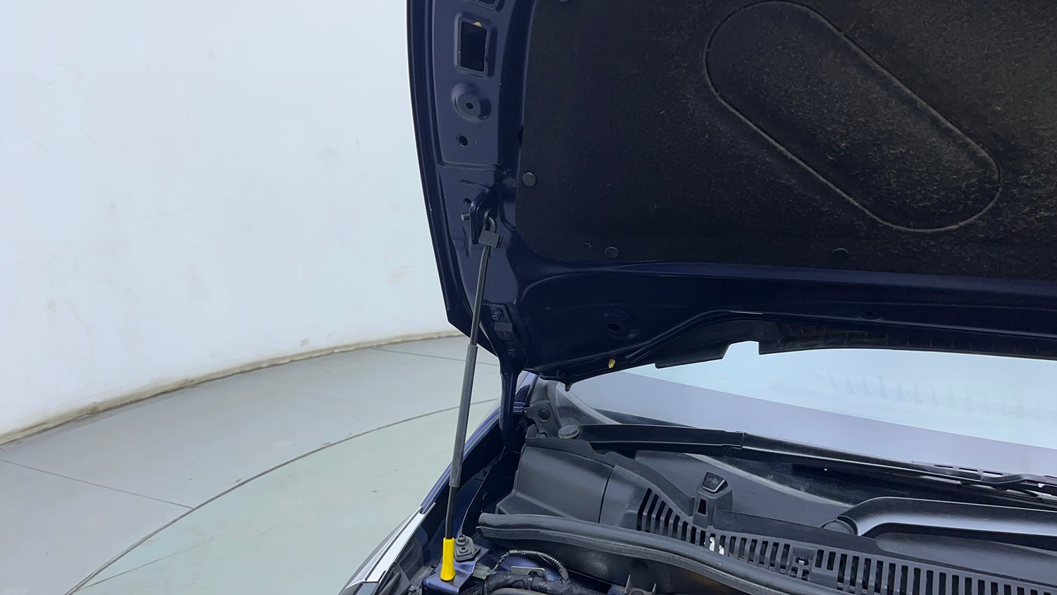 Used 2024 Tata Altroz XZA Plus (S) Lux Petrol Petrol Automatic engine ENGINE RIGHT SIDE HINGE & APRON VIEW