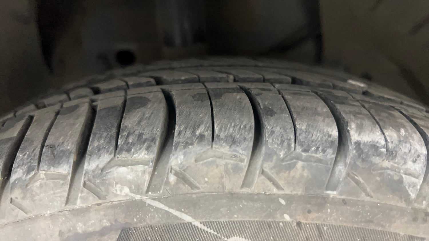 Used 2014 Tata Zest XM Petrol Petrol Manual tyres RIGHT FRONT TYRE TREAD VIEW