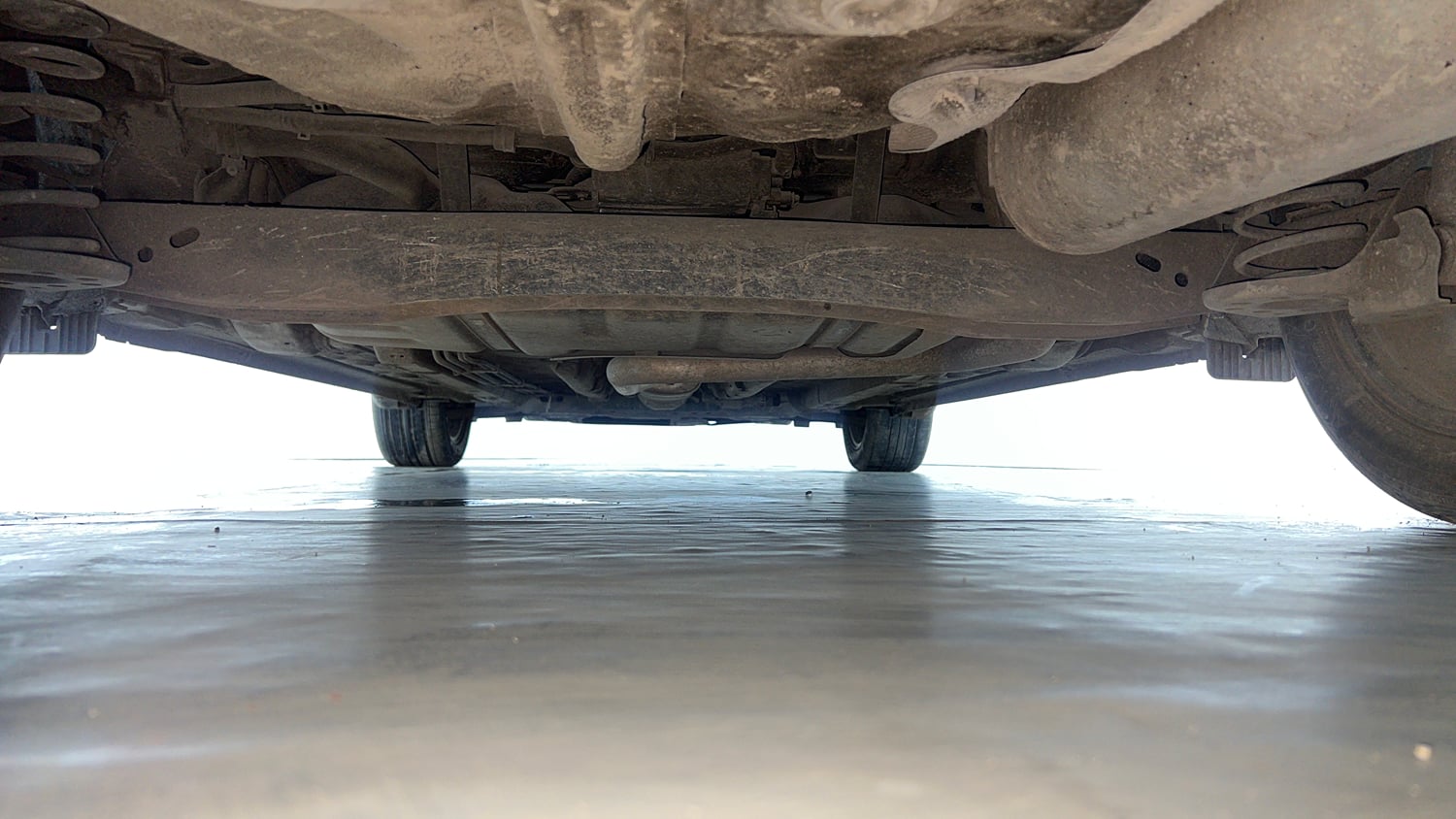 Used 2023 Hyundai Verna SX (O) 1.5 Turbo Petrol DCT Petrol Automatic extra REAR UNDERBODY VIEW (TAKEN FROM REAR)
