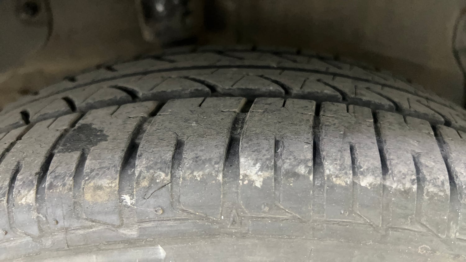 Used 2014 Tata Zest XM Petrol Petrol Manual tyres RIGHT REAR TYRE TREAD VIEW