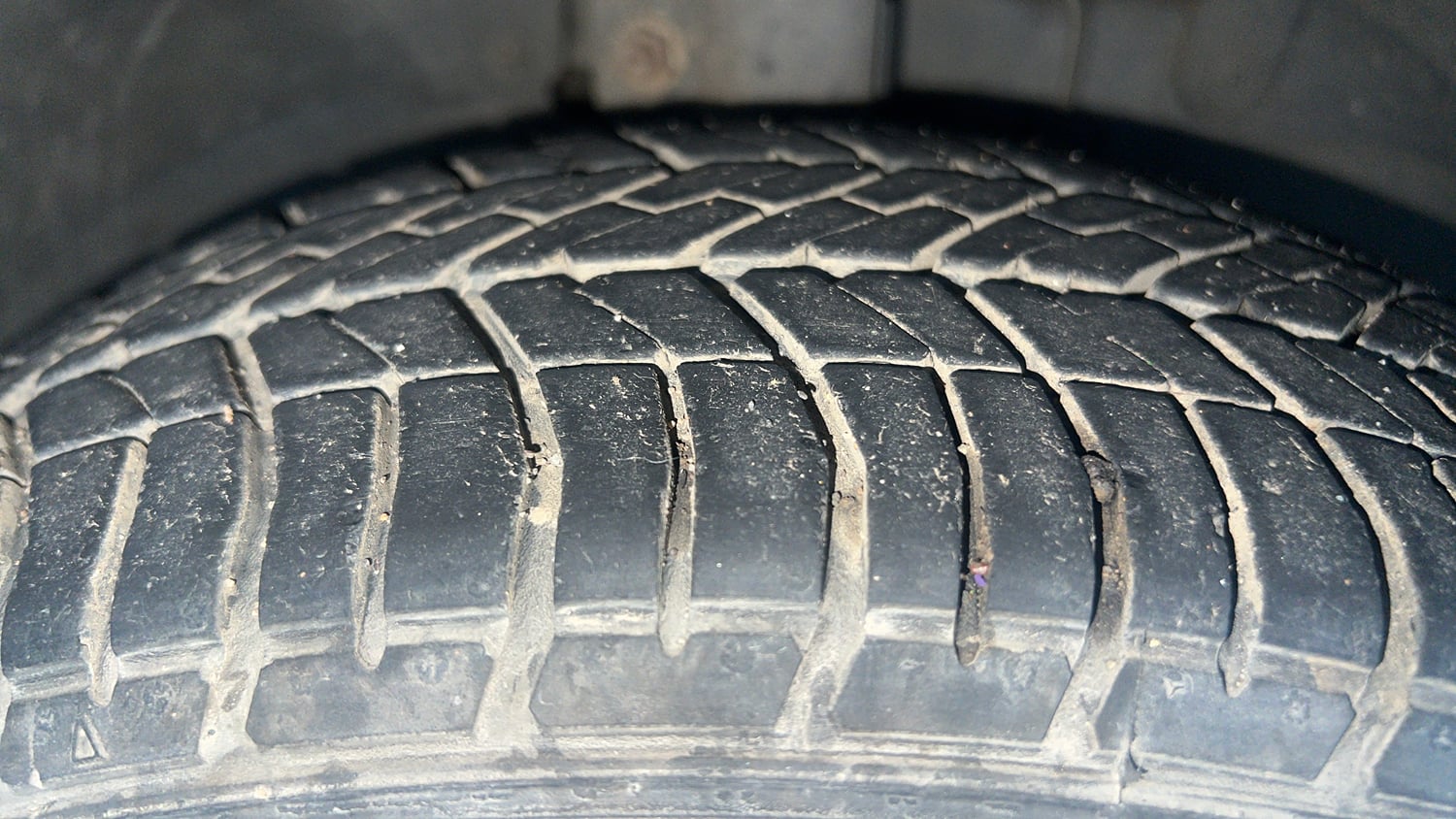 Used 2014 Ford Figo Duratec Petrol ZXI 1.2 Petrol Manual tyres RIGHT FRONT TYRE TREAD VIEW
