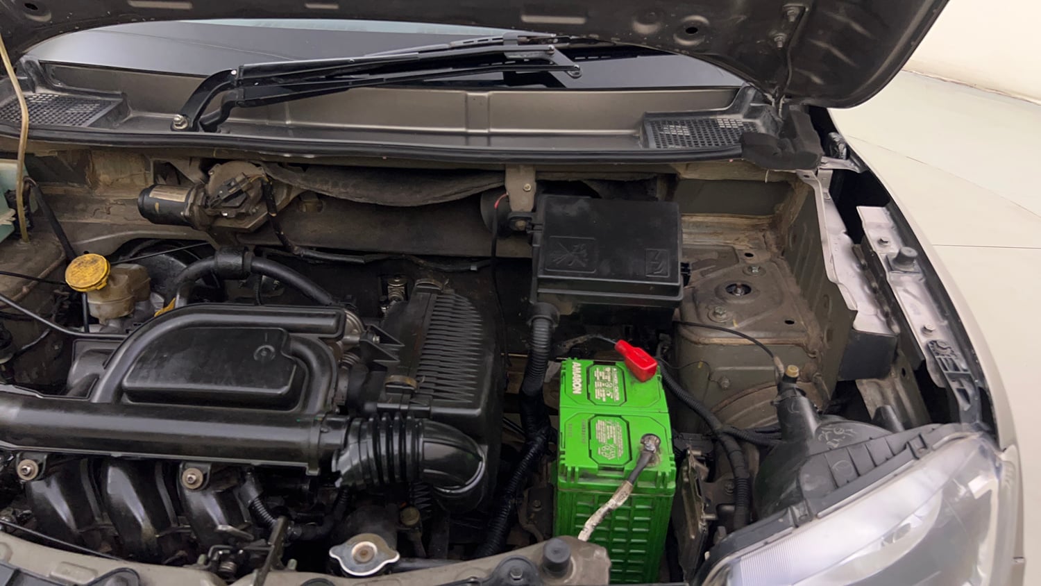 Used 2016 Renault Kwid RXT Petrol Manual engine ENGINE LEFT SIDE HINGE & APRON VIEW