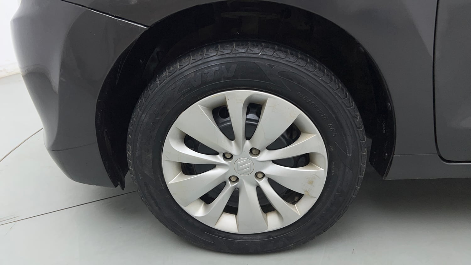 Used 2018 Maruti Suzuki Baleno Delta 1.2 Petrol Manual tyres LEFT FRONT TYRE RIM VIEW