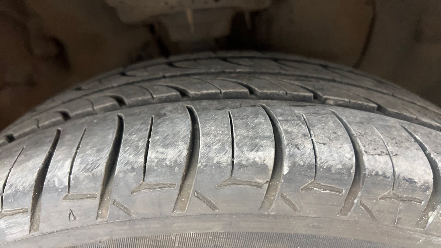 Used 2015 Hyundai Elite i20 Asta 1.2 Petrol Manual tyres RIGHT FRONT TYRE TREAD VIEW