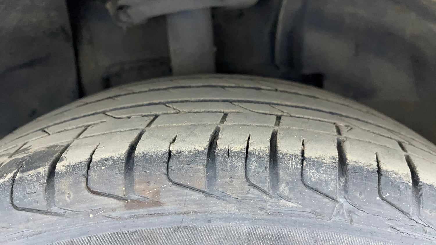 Used 2020 Tata Nexon XZA Plus (O) Petrol Automatic tyres RIGHT FRONT TYRE TREAD VIEW