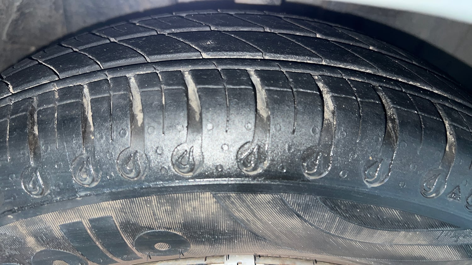 Used 2021 Datsun Redi-GO T(O) 1.0 AMT Petrol Automatic tyres RIGHT FRONT TYRE TREAD VIEW