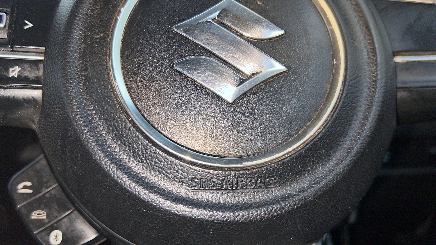 Used 2022 Maruti Suzuki Swift VXi Petrol Manual top_features Airbags
