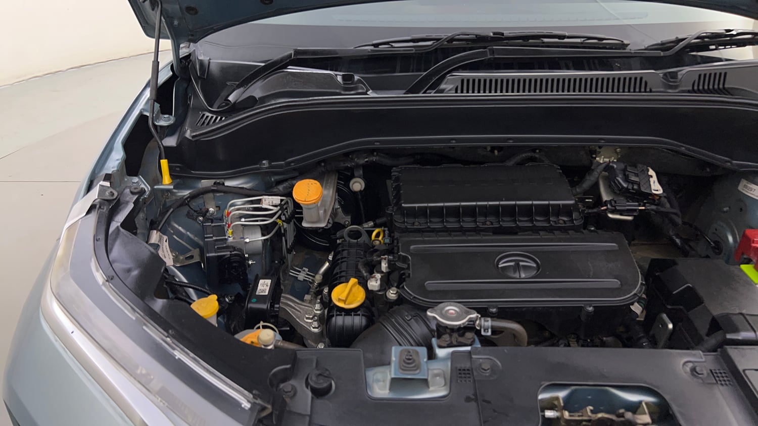 Used 2022 Tata Punch Accomplished AMT Petrol Automatic engine ENGINE RIGHT SIDE HINGE & APRON VIEW