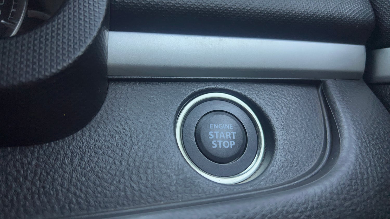 Used 2017 Maruti Suzuki Swift ZXi Petrol Manual top_features Keyless start