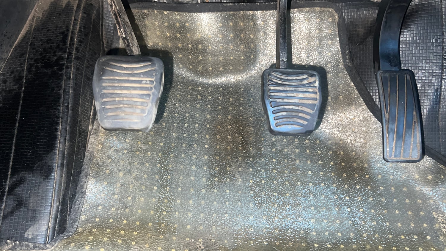 Used 2019 Mahindra Marazzo M6 7 STR Diesel Manual interior PEDALS VIEW