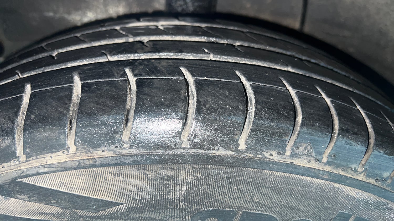 Used 2022 Hyundai Aura S 1.2 CNG Cng Manual tyres RIGHT REAR TYRE TREAD VIEW