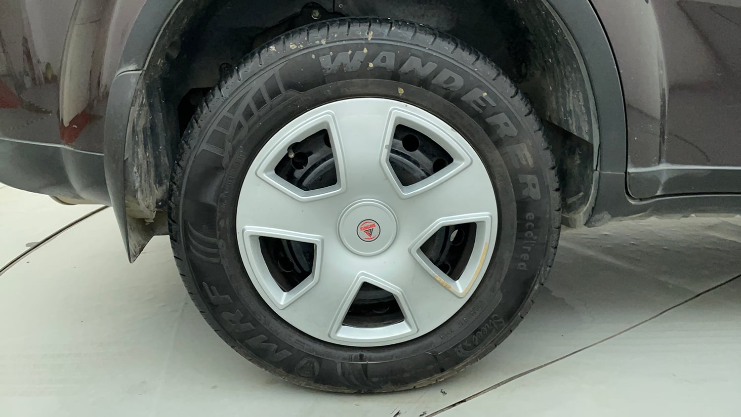 Used 2019 Mahindra XUV500 W7 Diesel Manual tyres RIGHT REAR TYRE RIM VIEW