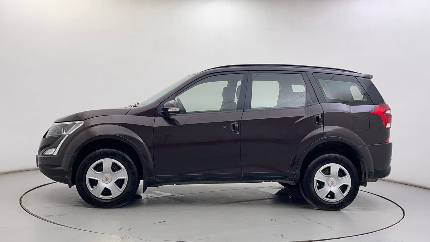 Used 2019 Mahindra XUV500 W7 Diesel Manual exterior LEFT SIDE VIEW