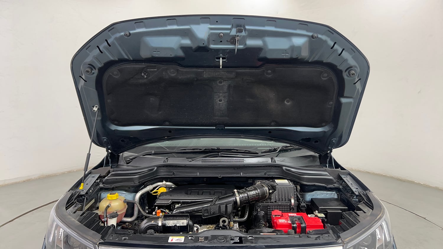 Used 2023 Mahindra XUV 300 W8 (O) 1.2 Petrol AMT Petrol Automatic engine ENGINE & BONNET OPEN FRONT VIEW