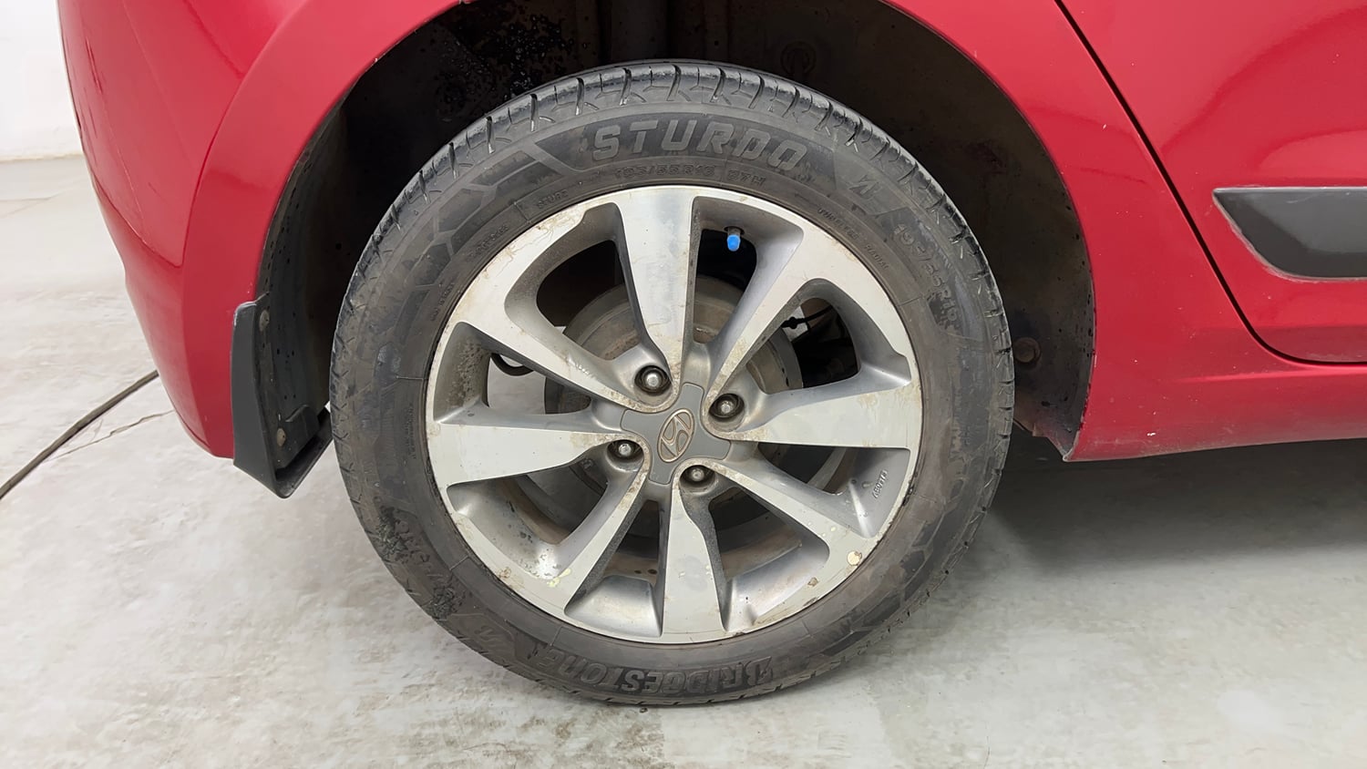 Used 2015 Hyundai Elite i20 Asta 1.2 Petrol Manual tyres RIGHT REAR TYRE RIM VIEW