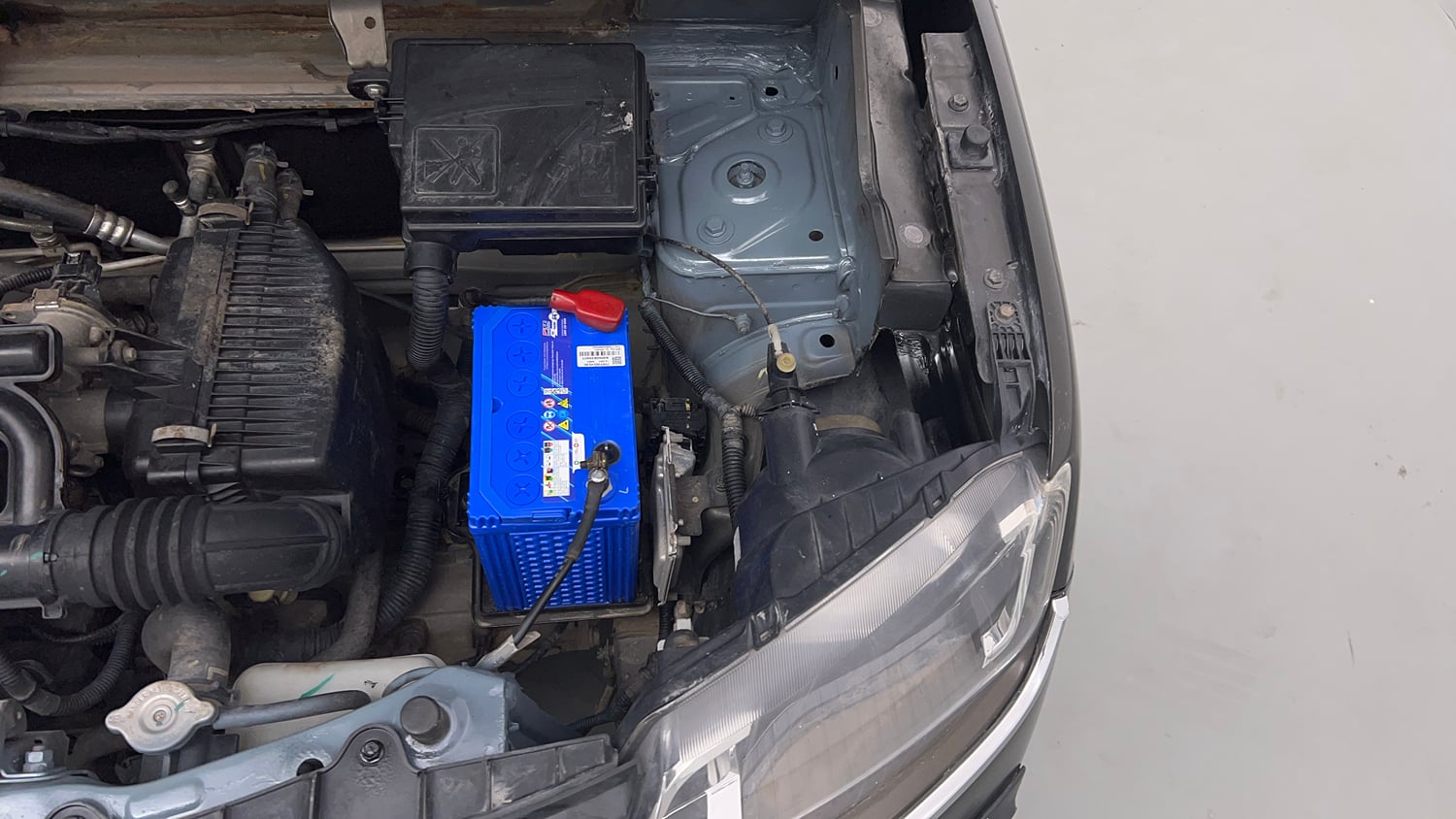 Used 2017 Renault Kwid 1.0 RXT Opt Petrol Manual engine ENGINE LEFT SIDE VIEW