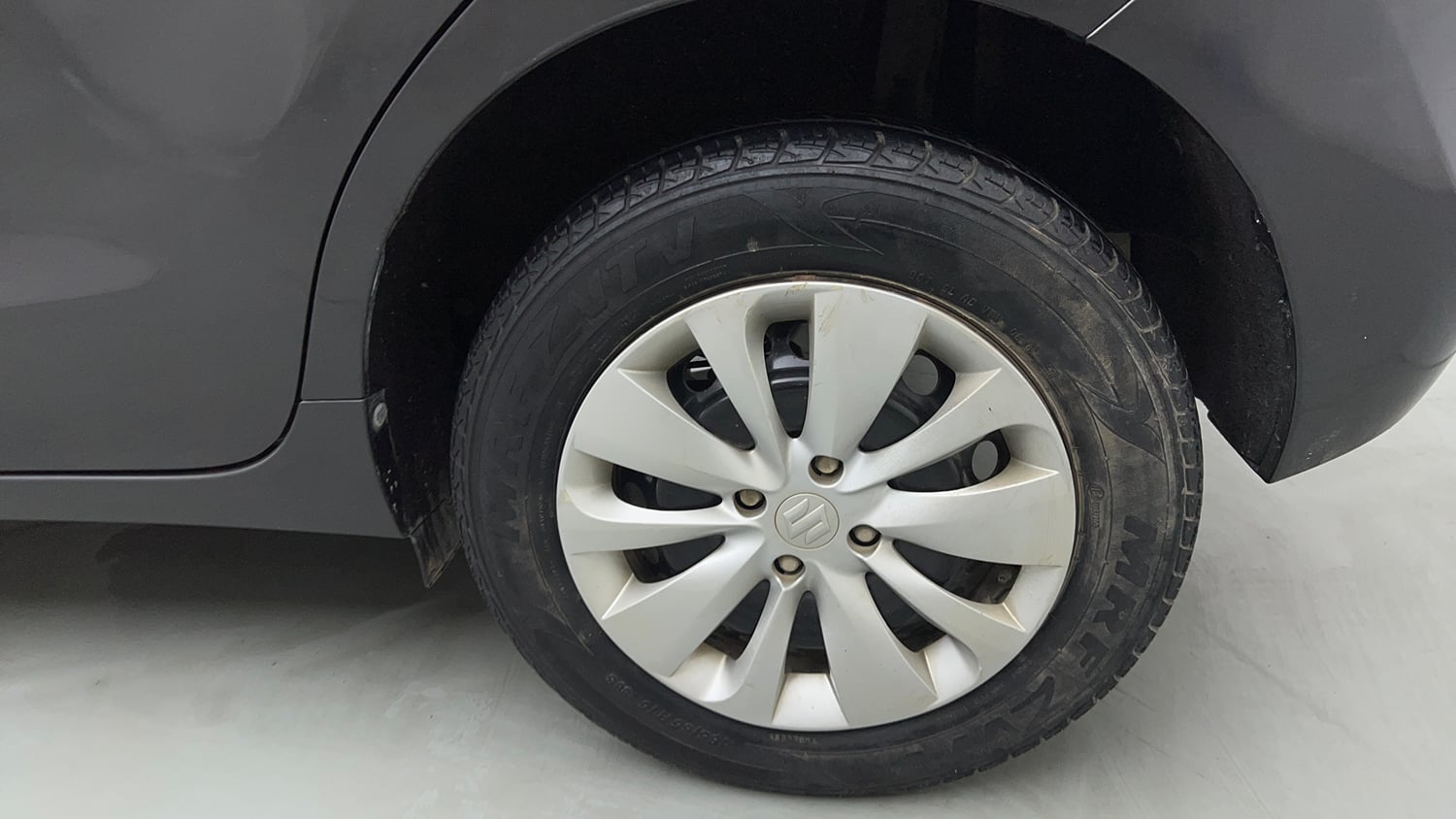 Used 2018 Maruti Suzuki Baleno Delta 1.2 Petrol Manual tyres LEFT REAR TYRE RIM VIEW
