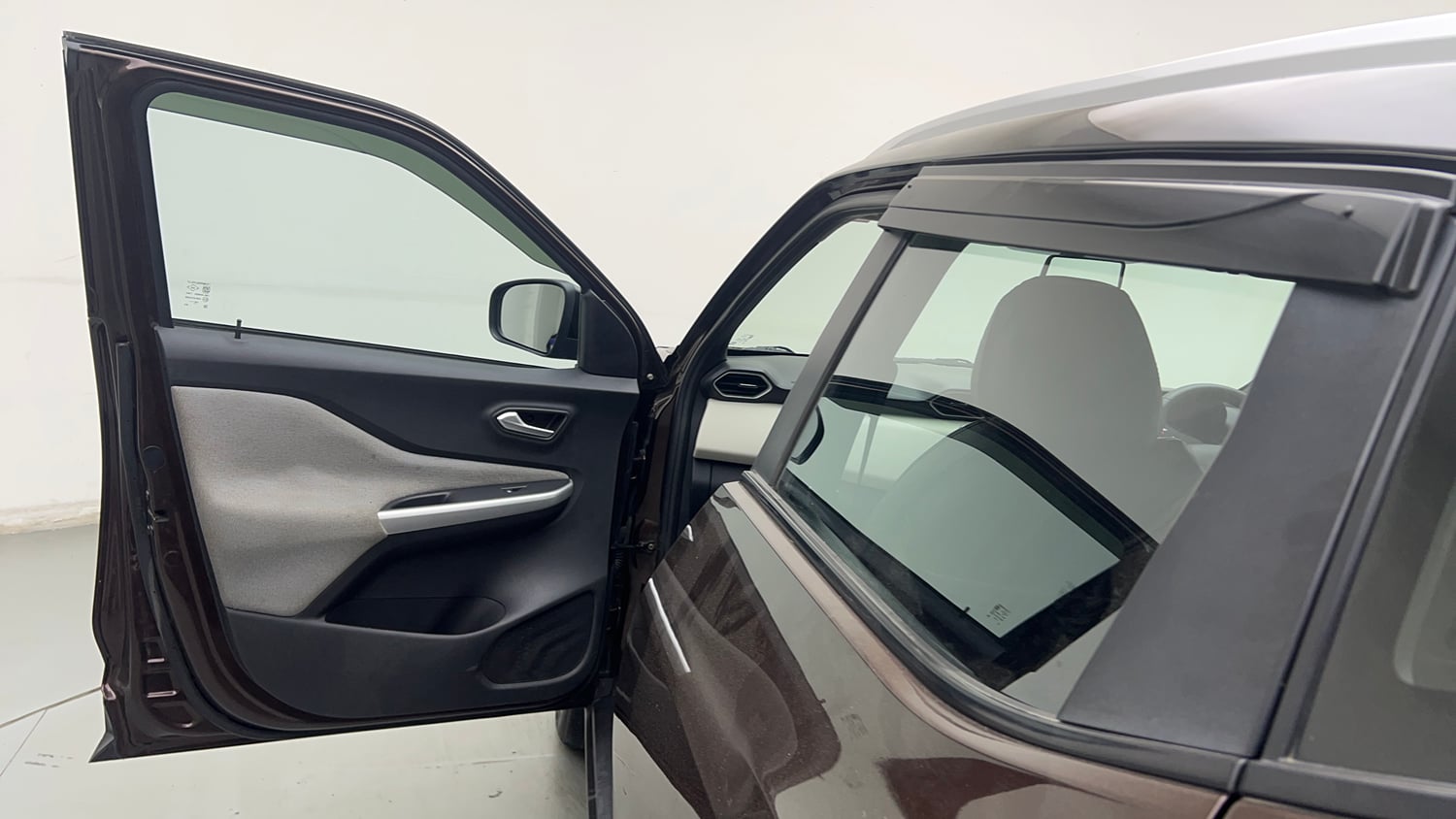 Used 2021 Nissan Magnite XV Dual Tone Petrol Manual interior LEFT FRONT DOOR OPEN VIEW