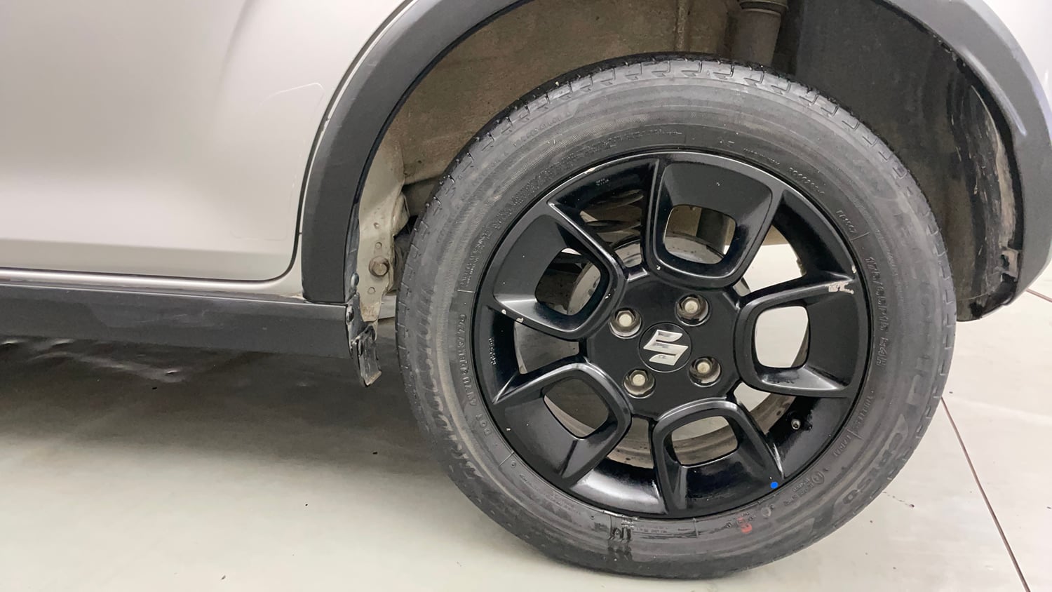Used 2022 Maruti Suzuki Ignis Zeta 1.2 MT Petrol Manual tyres LEFT REAR TYRE RIM VIEW