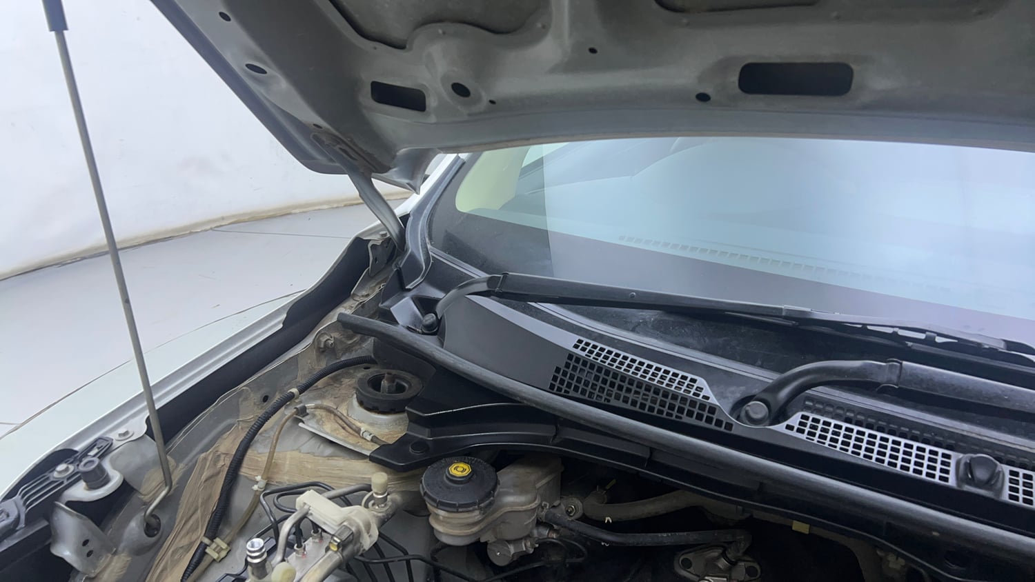 Used 2020 Honda Amaze 1.2 VX MT Petrol Petrol Manual engine ENGINE RIGHT SIDE HINGE & APRON VIEW