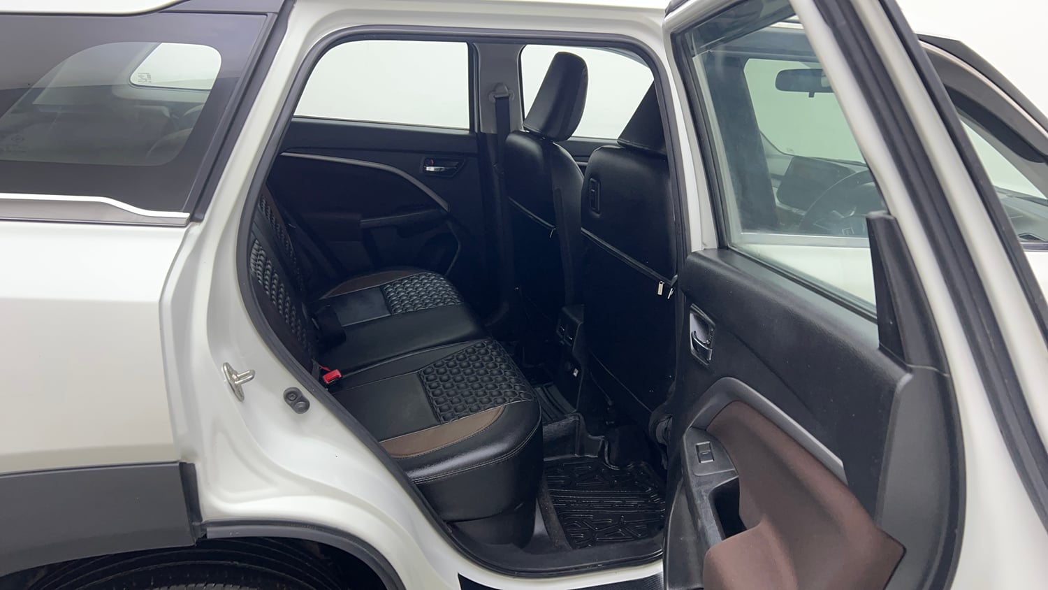 Used 2023 Maruti Suzuki Brezza ZXi Petrol Manual interior RIGHT SIDE REAR DOOR CABIN VIEW