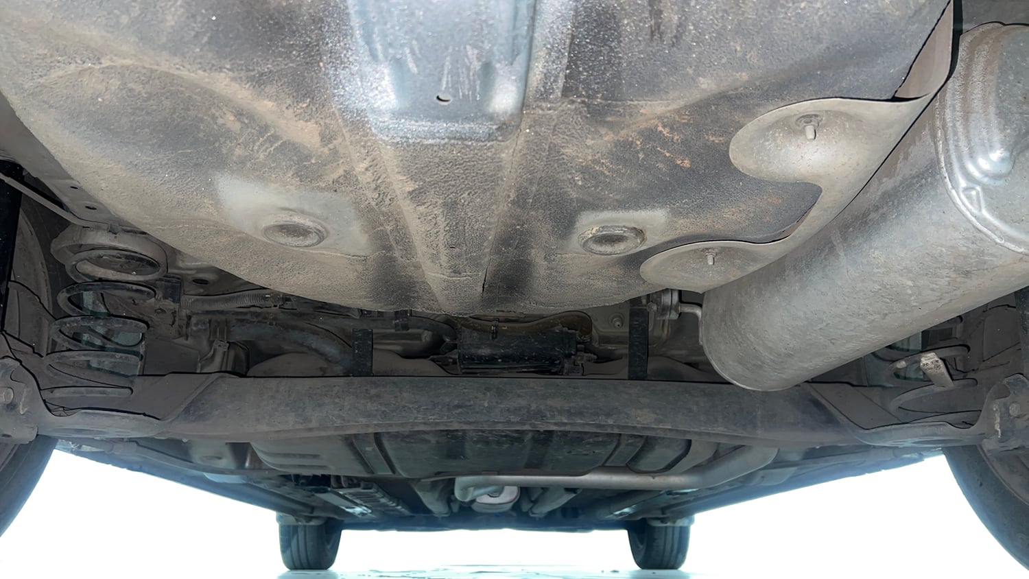 Used 2017 Hyundai Verna EX 1.6 VTVT Petrol Manual extra REAR UNDERBODY VIEW (TAKEN FROM REAR)