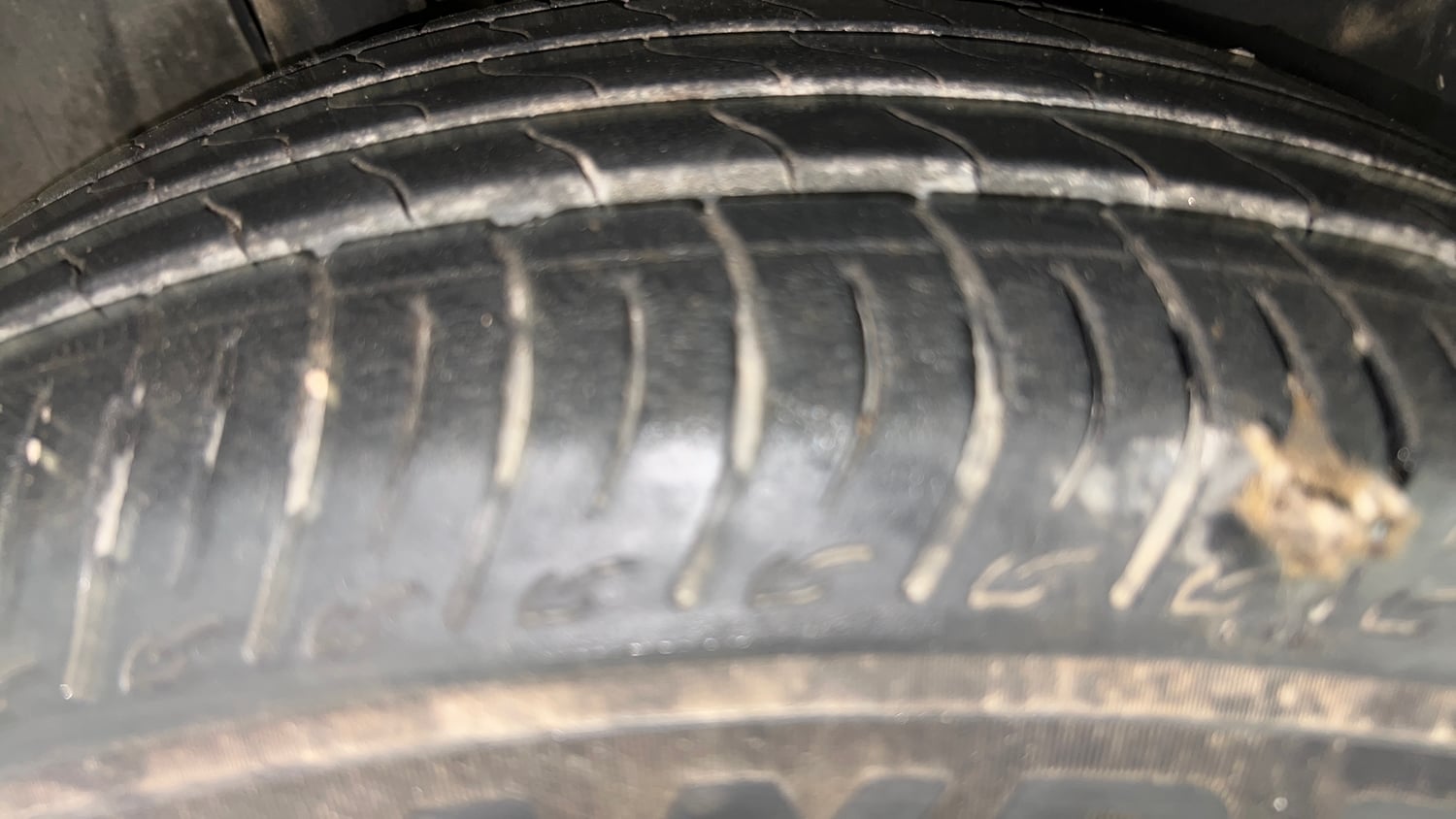 Used 2023 Maruti Suzuki Brezza Zxi Plus Dual Tone Petrol Manual tyres RIGHT REAR TYRE TREAD VIEW