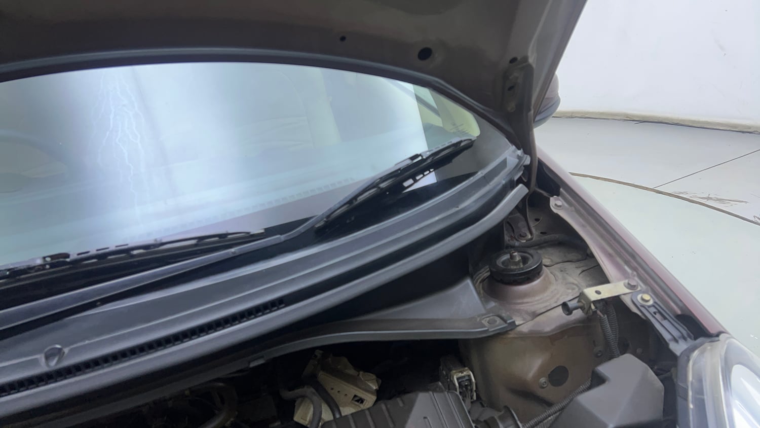 Used 2015 Honda Amaze 1.2 S i-VTEC Petrol Manual engine ENGINE LEFT SIDE HINGE & APRON VIEW