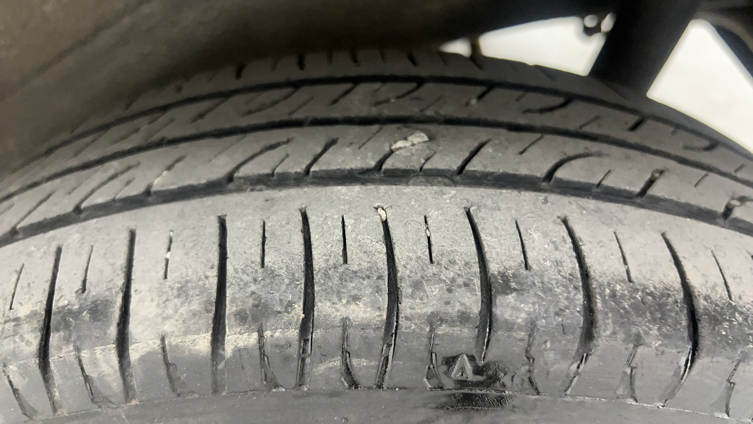 Used 2014 Maruti Suzuki Wagon R 1.0 VXI Petrol + CNG (Outside Fitted) Cng Manual tyres LEFT REAR TYRE TREAD VIEW