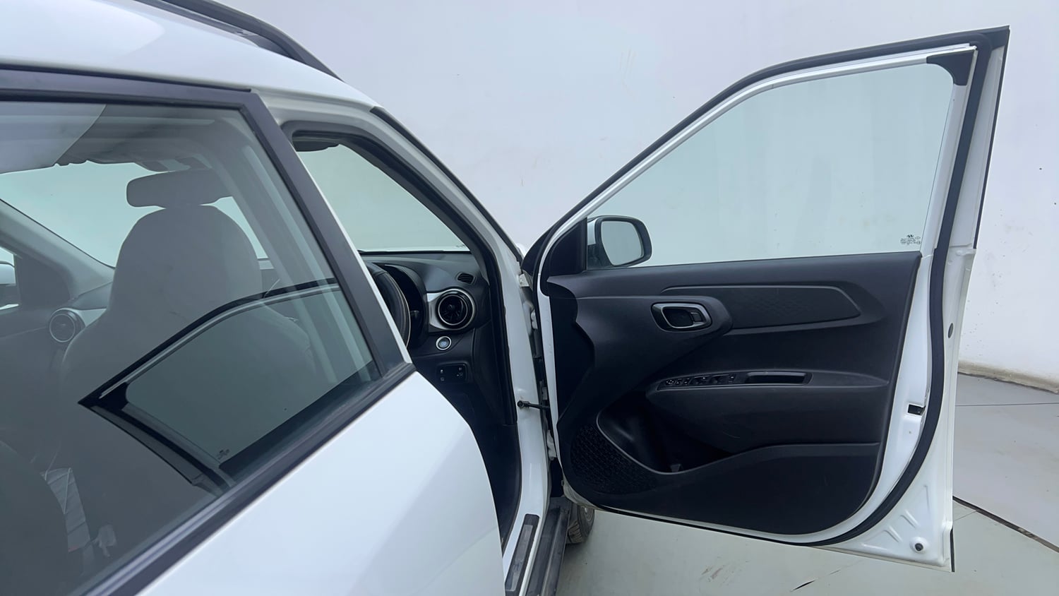 Used 2025 Hyundai Exter SX (O) Connect 1.2 MT Petrol Manual interior RIGHT FRONT DOOR OPEN VIEW