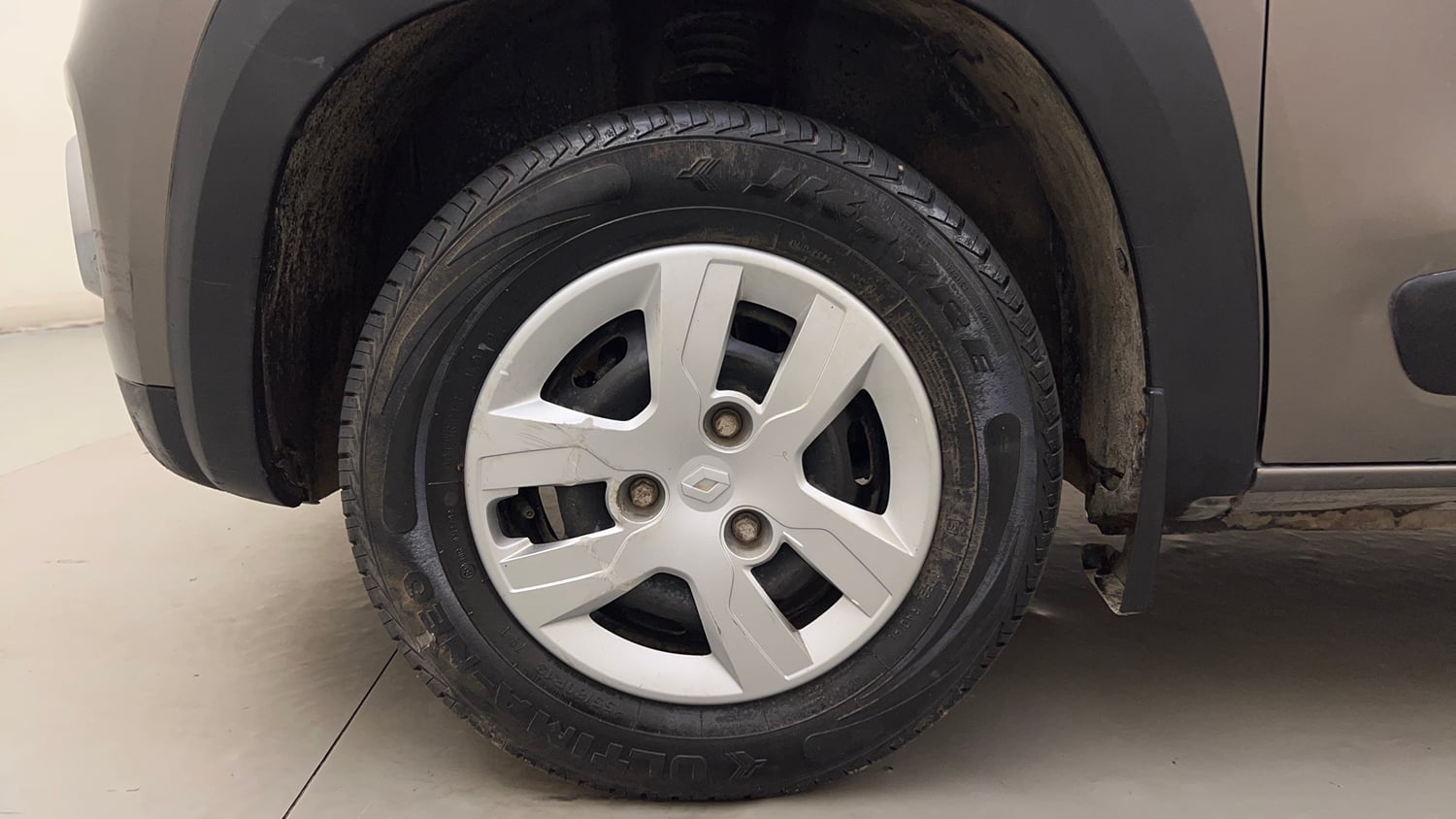 Used 2016 Renault Kwid RXT Petrol Manual tyres LEFT FRONT TYRE RIM VIEW