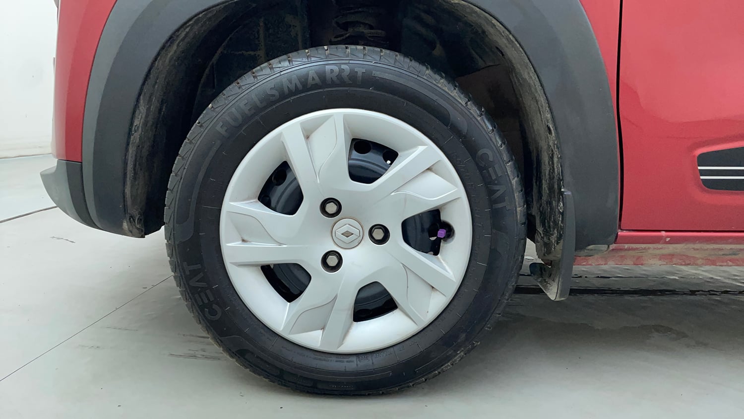 Used 2024 Renault Kwid RXT 1.0L AMT Petrol Automatic tyres LEFT FRONT TYRE RIM VIEW