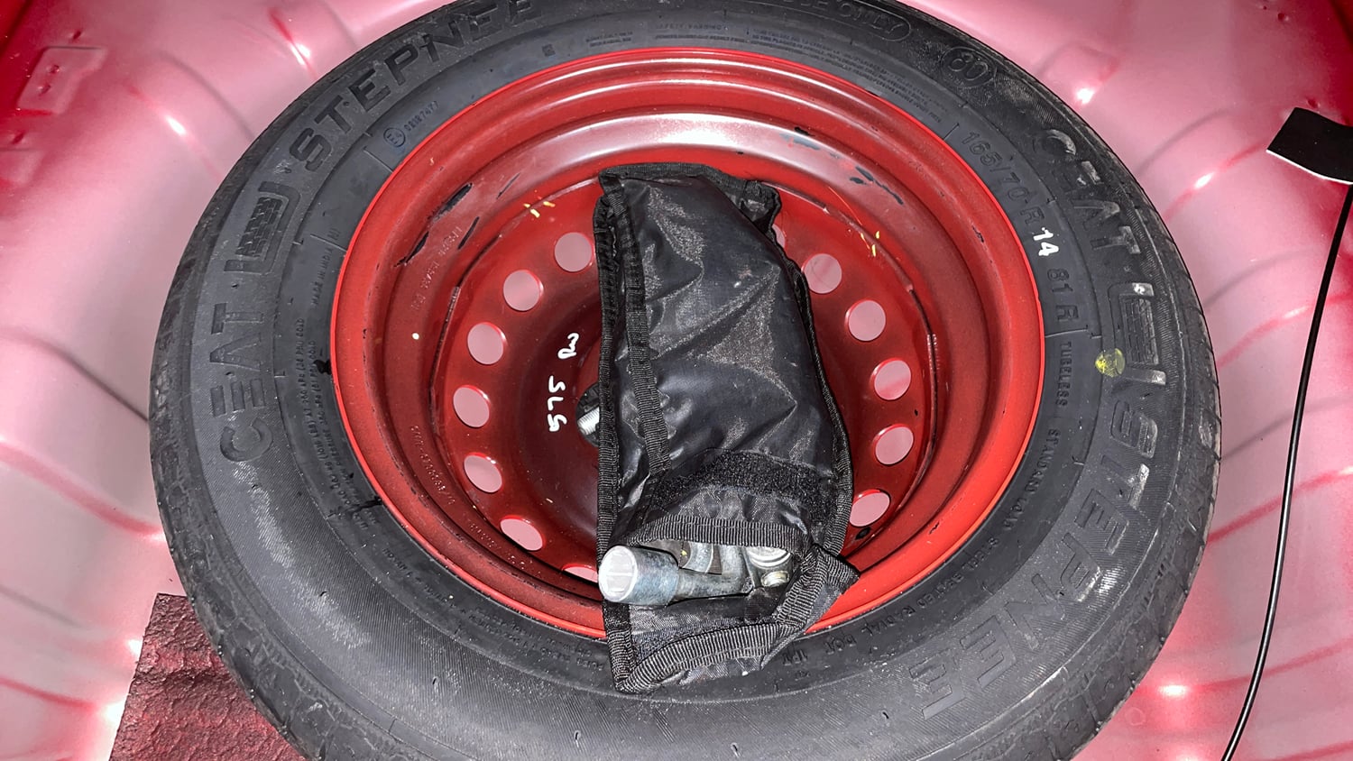 Used 2024 Renault Kwid RXT 1.0L AMT Petrol Automatic tyres SPARE TYRE VIEW